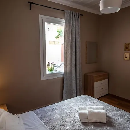 Athina's House Апартаменти