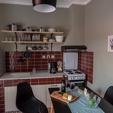 Апартаменти Athina's House *