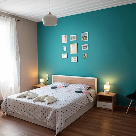 Athina's House Апартаменти *